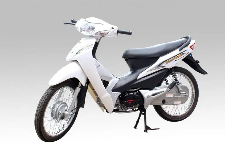 Xe máy số kiểu liên doanh với mẫu mã làm giống một dòng xe số phổ thông của hãng chính hãng